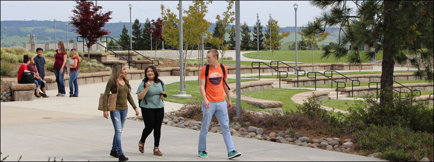Students walk and mingle on Butte College campus; image courtesy of the California Community Colleges Chancellor's Office
